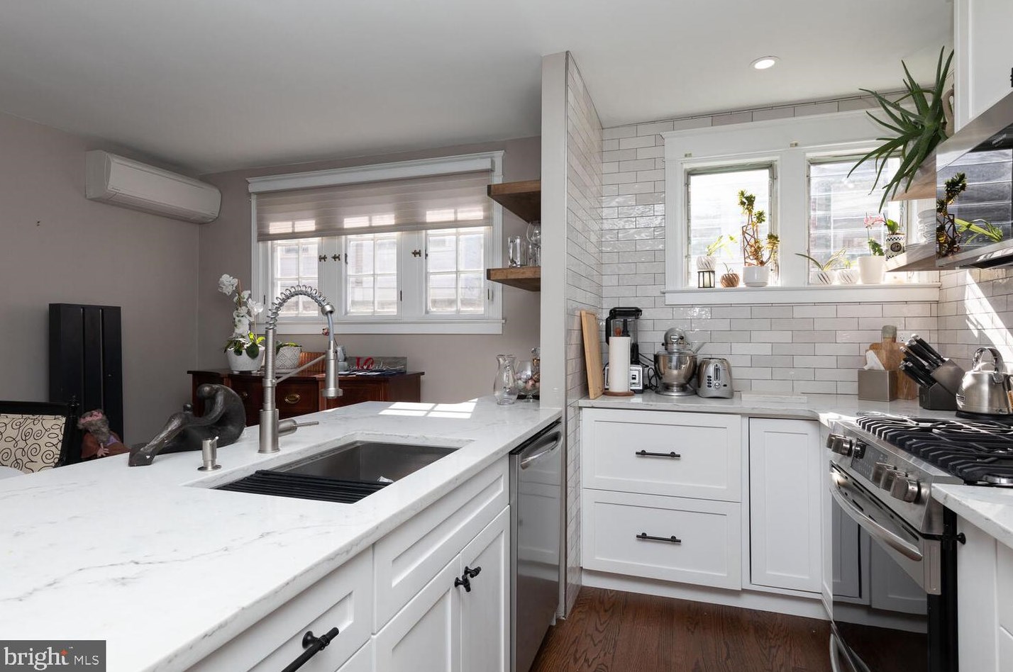 3470 Queen Ln, Philadelphia PA  19129-1441 exterior