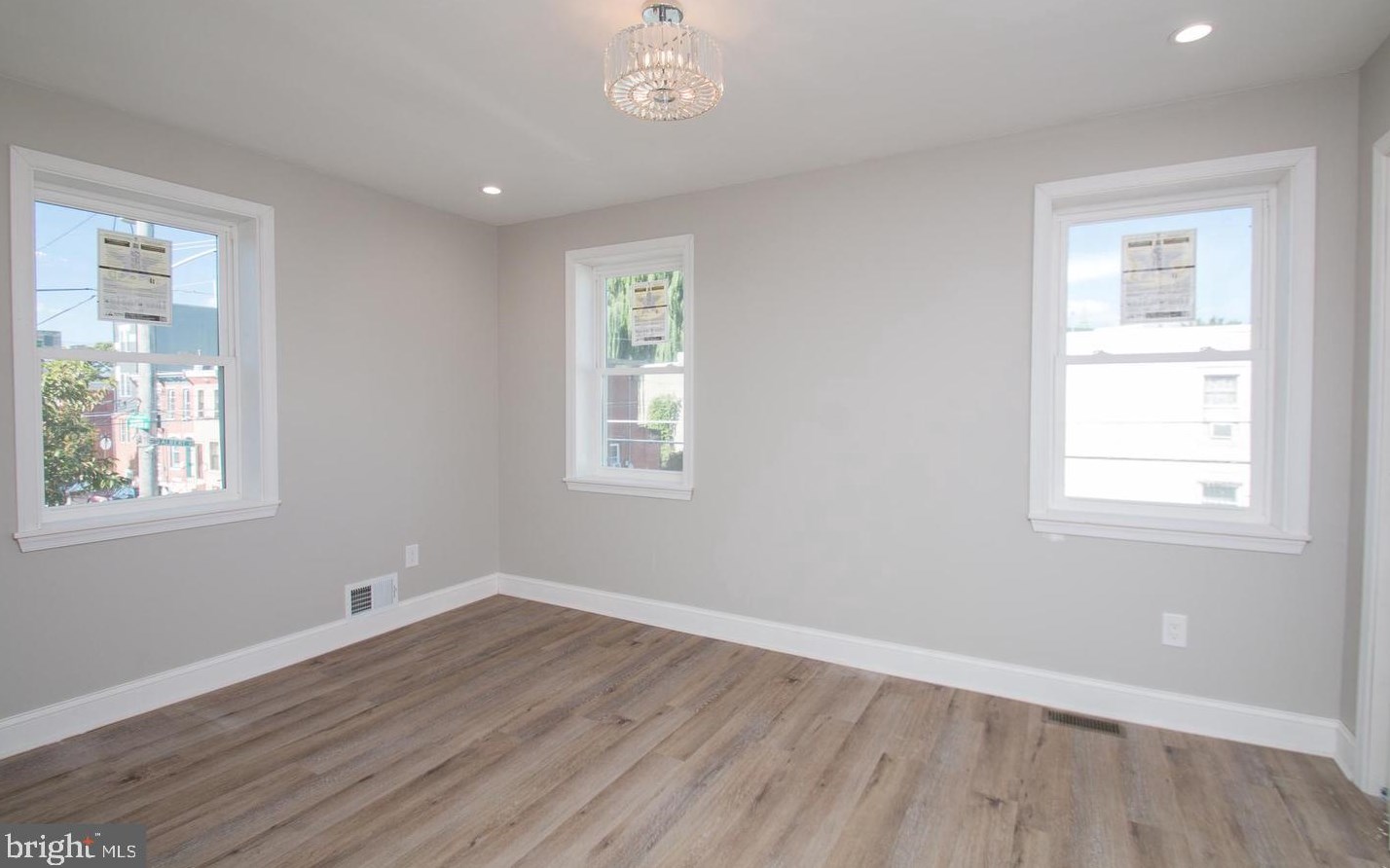 2633 Jasper St, Philadelphia PA  19125-1129 exterior