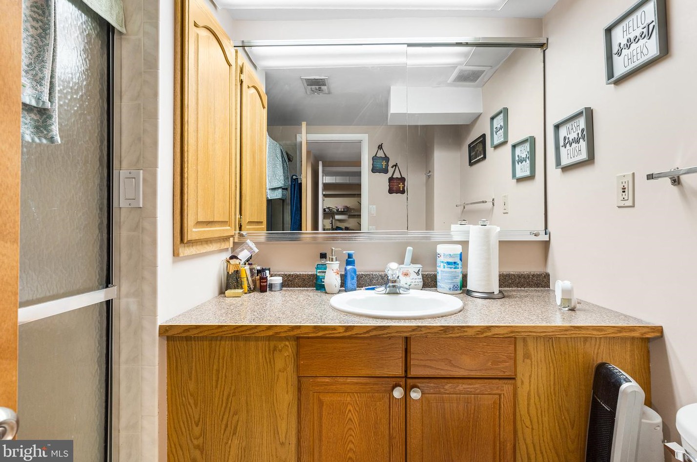 10106 Calera Rd, Philadelphia PA 19114-1214 exterior