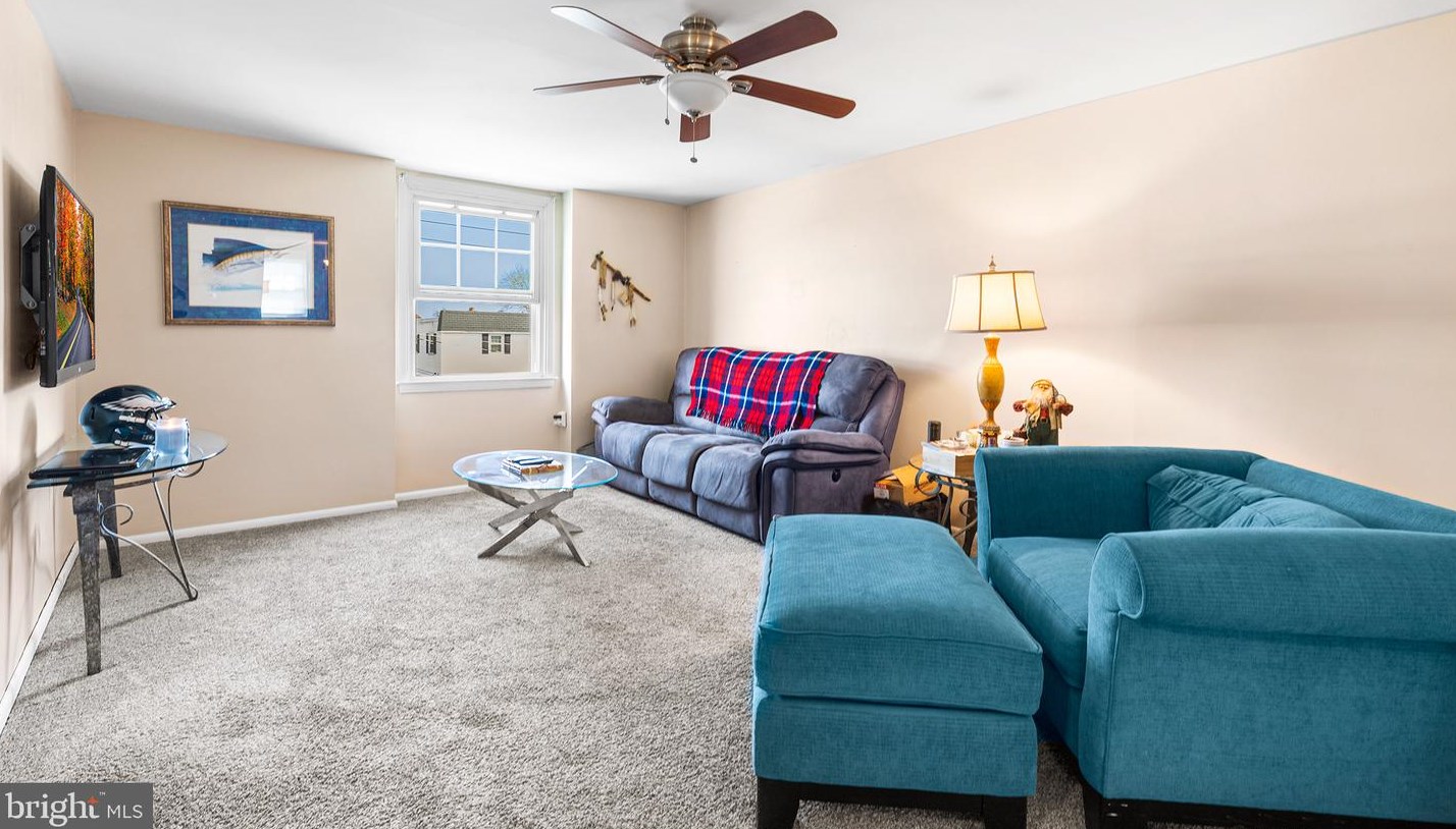 10106 Calera Rd, Philadelphia PA 19114-1214 exterior