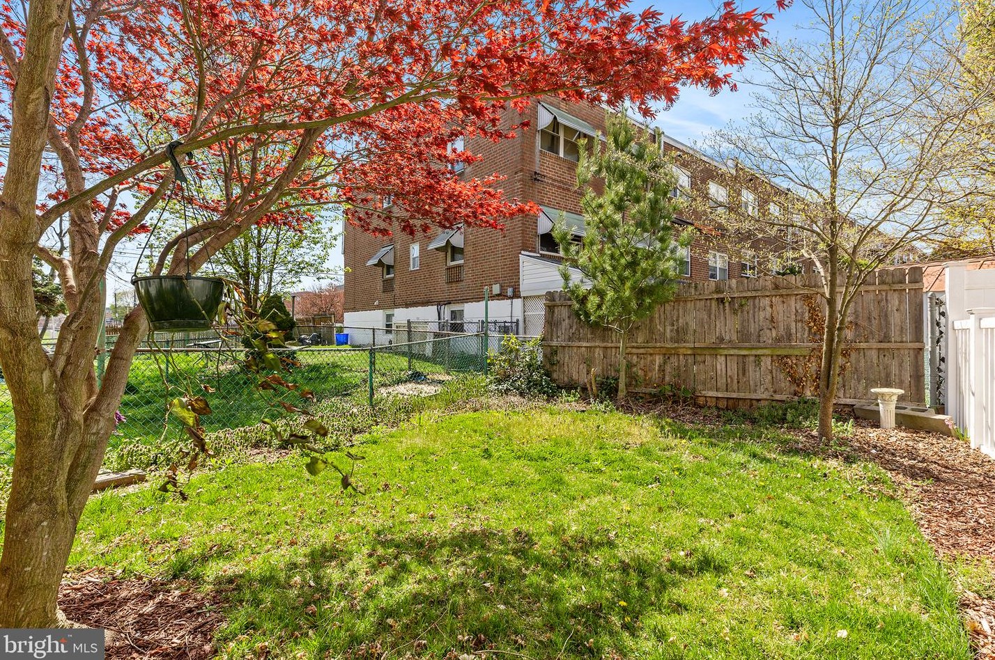 10106 Calera Rd, Philadelphia PA 19114-1214 exterior