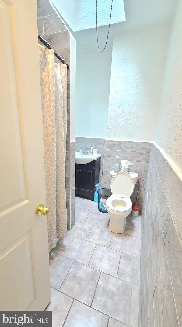 5632 Crowson St, Philadelphia PA  19144-1304 exterior