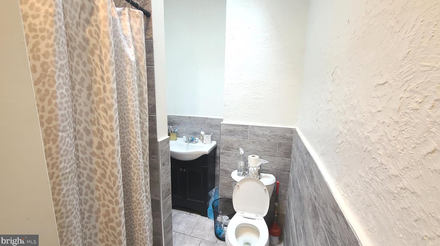 5632 Crowson St, Philadelphia PA  19144-1304 exterior
