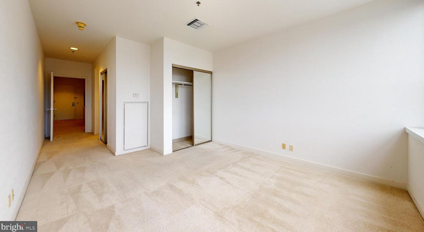 1100 Vine St, Philadelphia PA  19107-1728 exterior