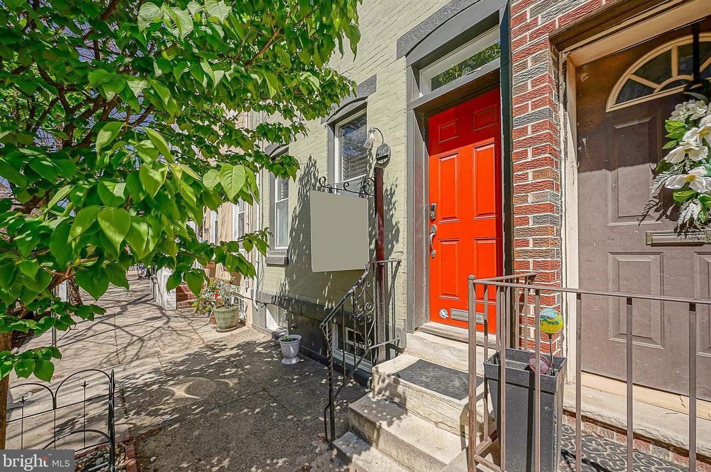 1927 Montrose St, Philadelphia PA  19146-2628 exterior