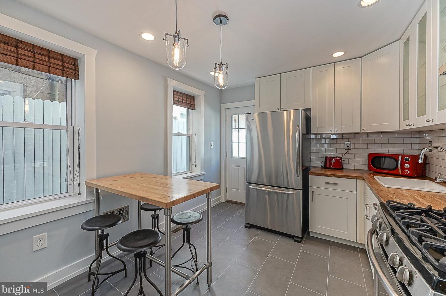 1927 Montrose St, Philadelphia PA  19146-2628 exterior