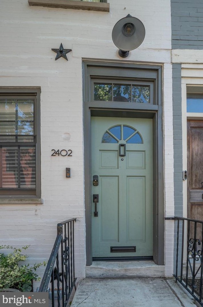 2402 Waverly St, Philadelphia PA  19146-1048 exterior