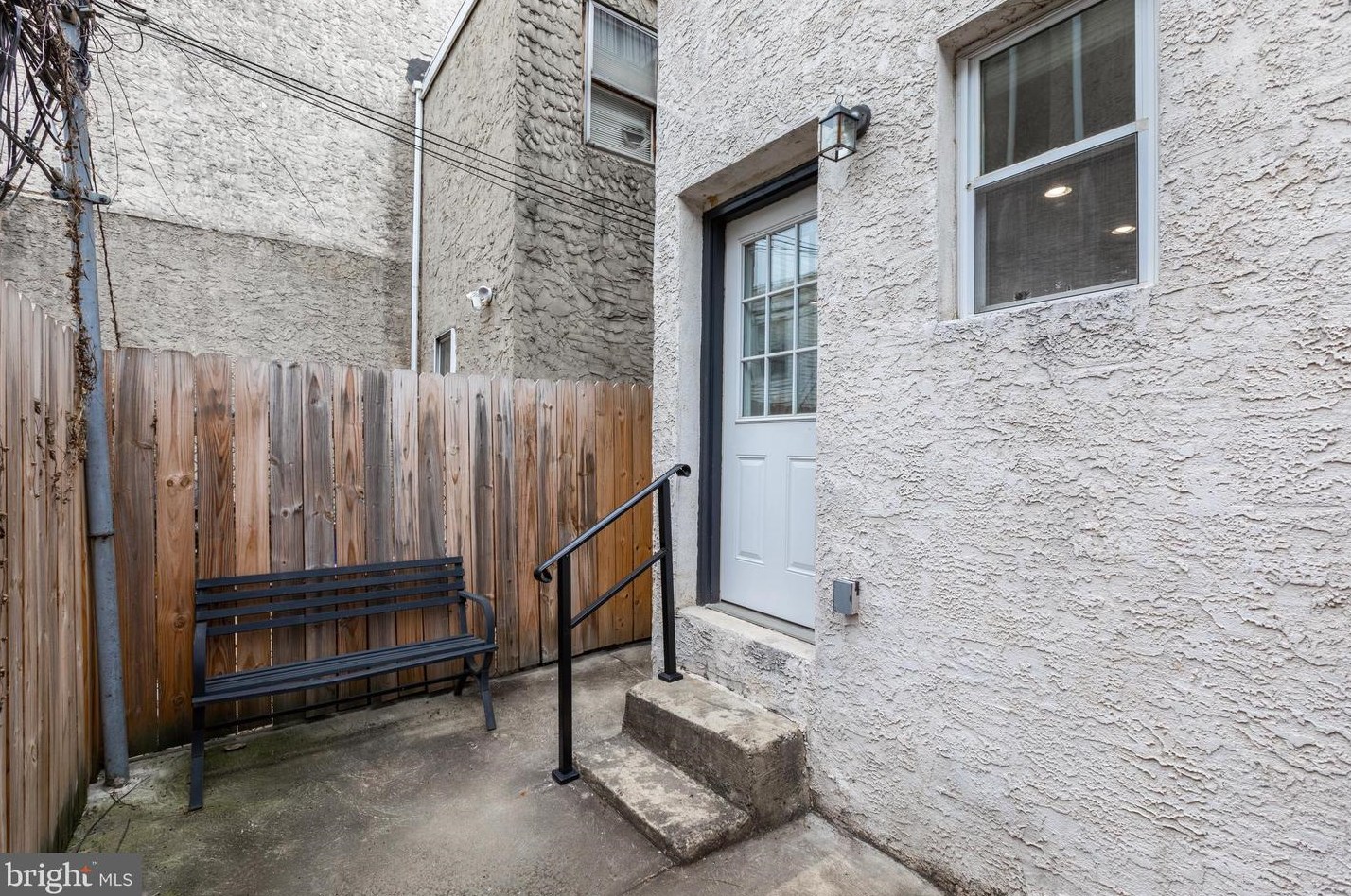 1620 Swain St, Philadelphia PA  19130-2828 exterior