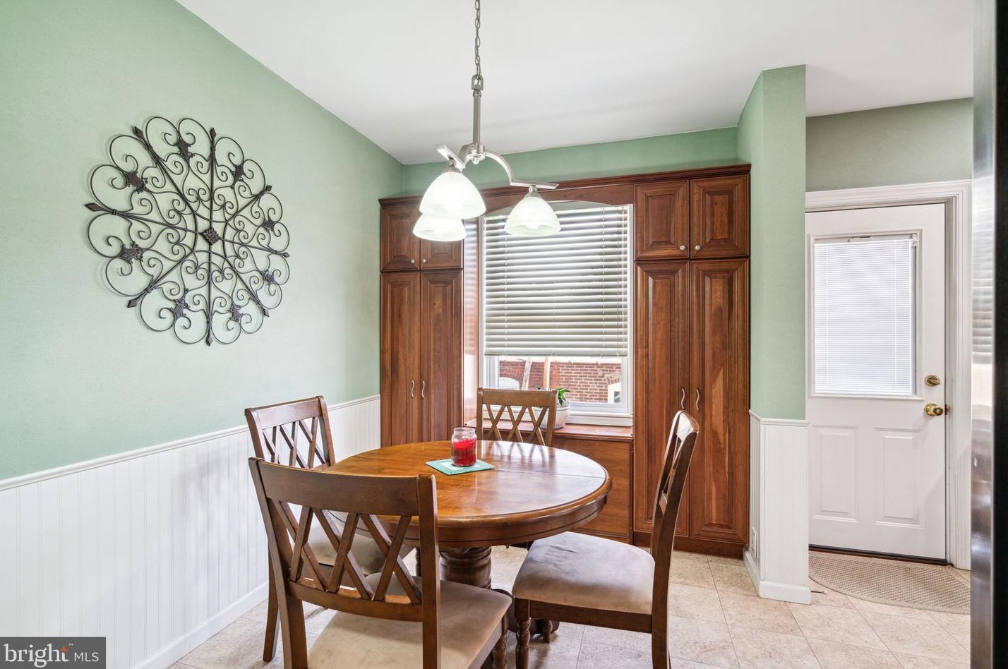 3239 Stanwood St, Philadelphia PA 19111-2306 exterior