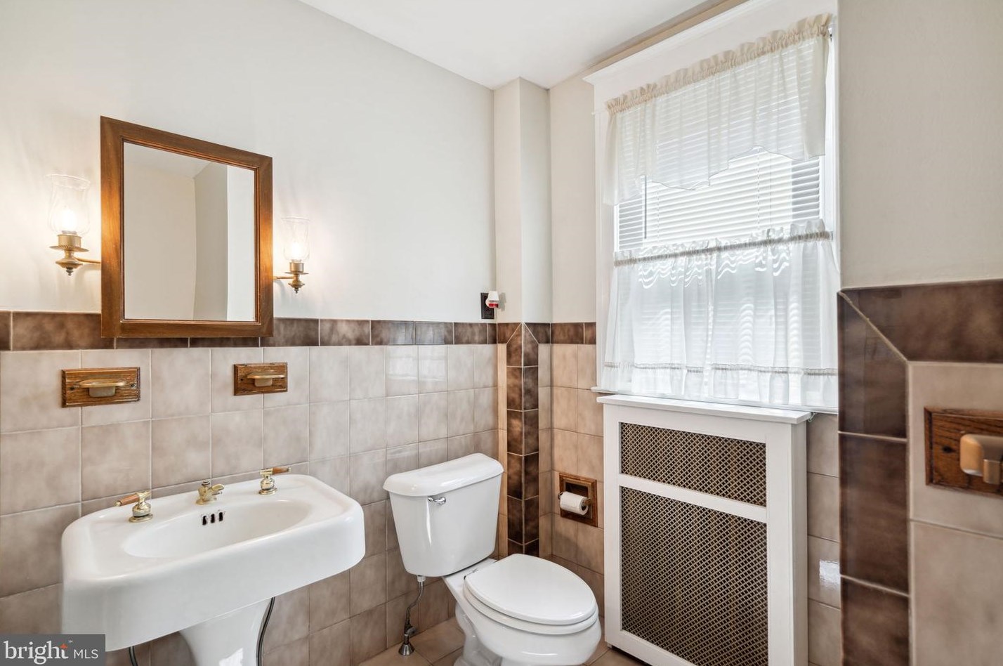 3239 Stanwood St, Philadelphia PA 19111-2306 exterior