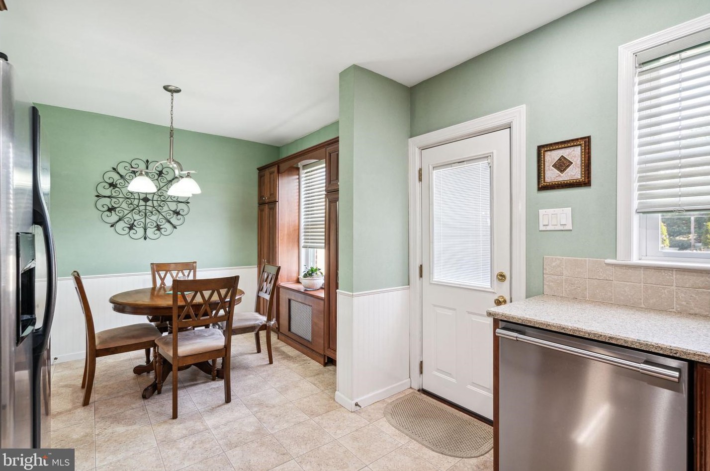 3239 Stanwood St, Philadelphia PA 19111-2306 exterior