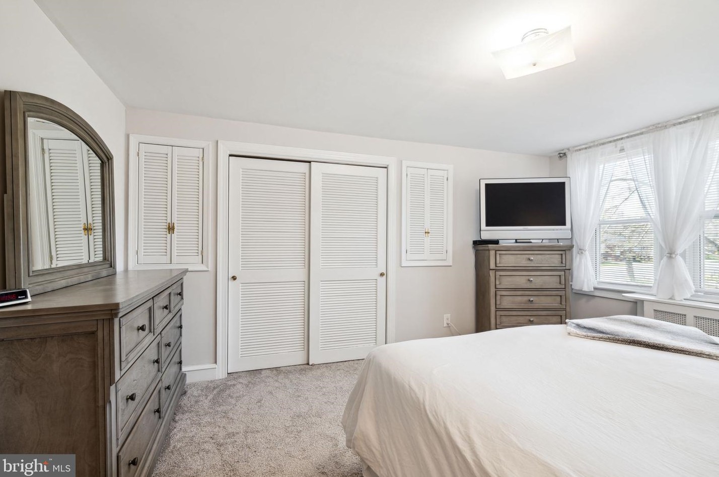 3239 Stanwood St, Philadelphia PA 19111-2306 exterior