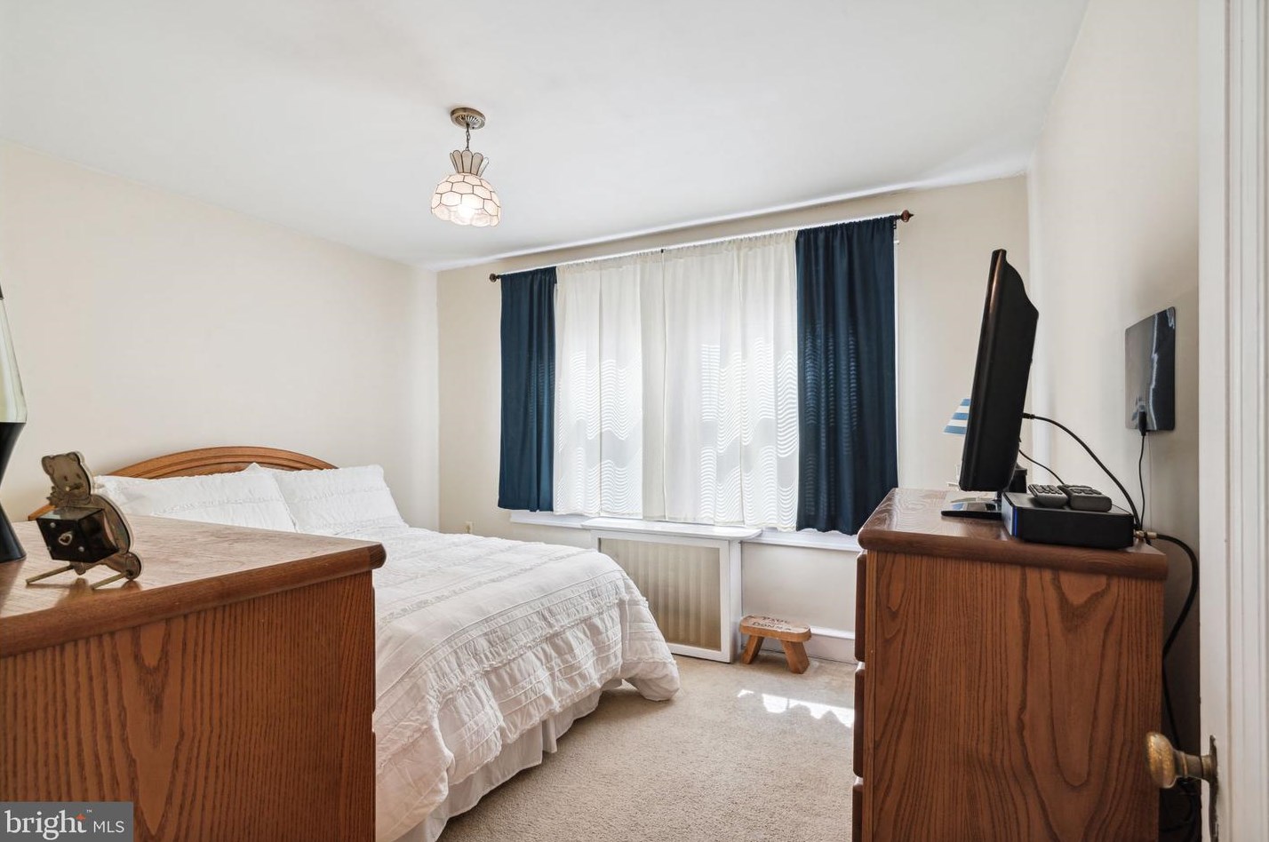 3239 Stanwood St, Philadelphia PA 19111-2306 exterior