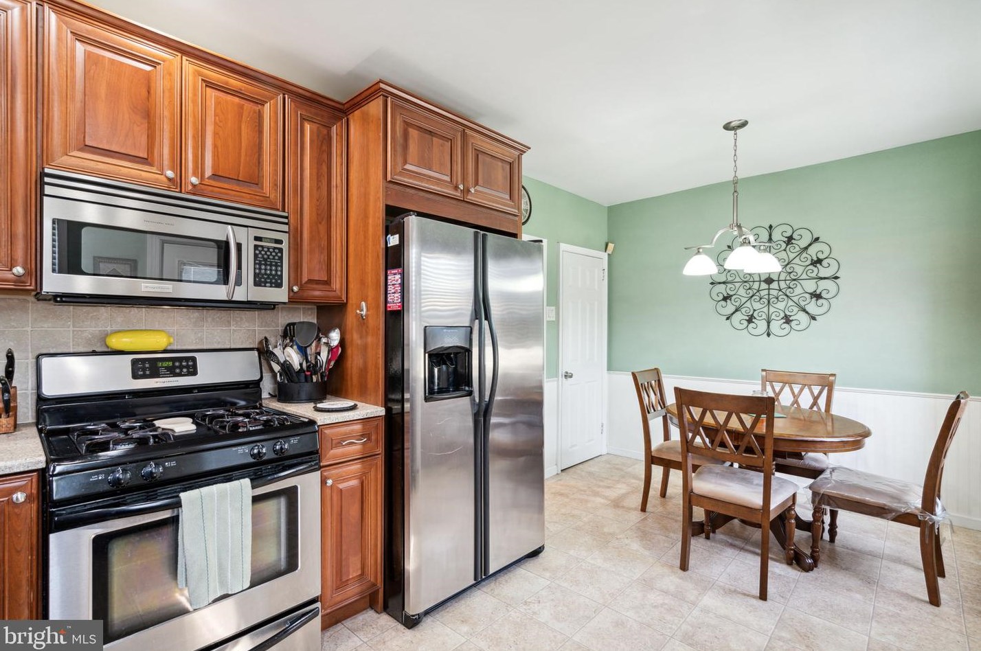 3239 Stanwood St, Philadelphia PA 19111-2306 exterior