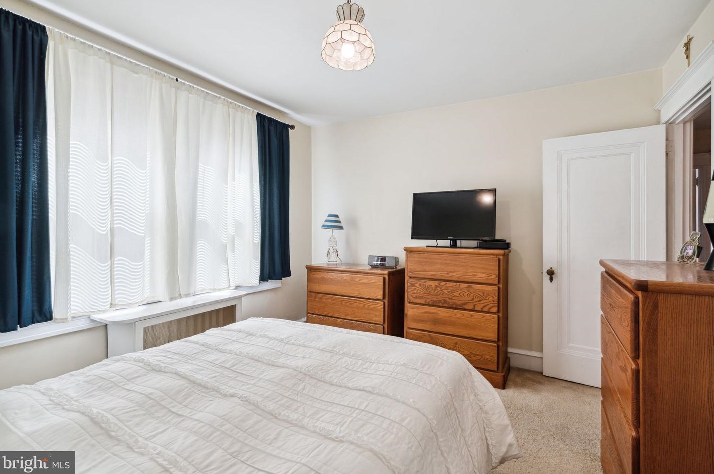 3239 Stanwood St, Philadelphia PA 19111-2306 exterior