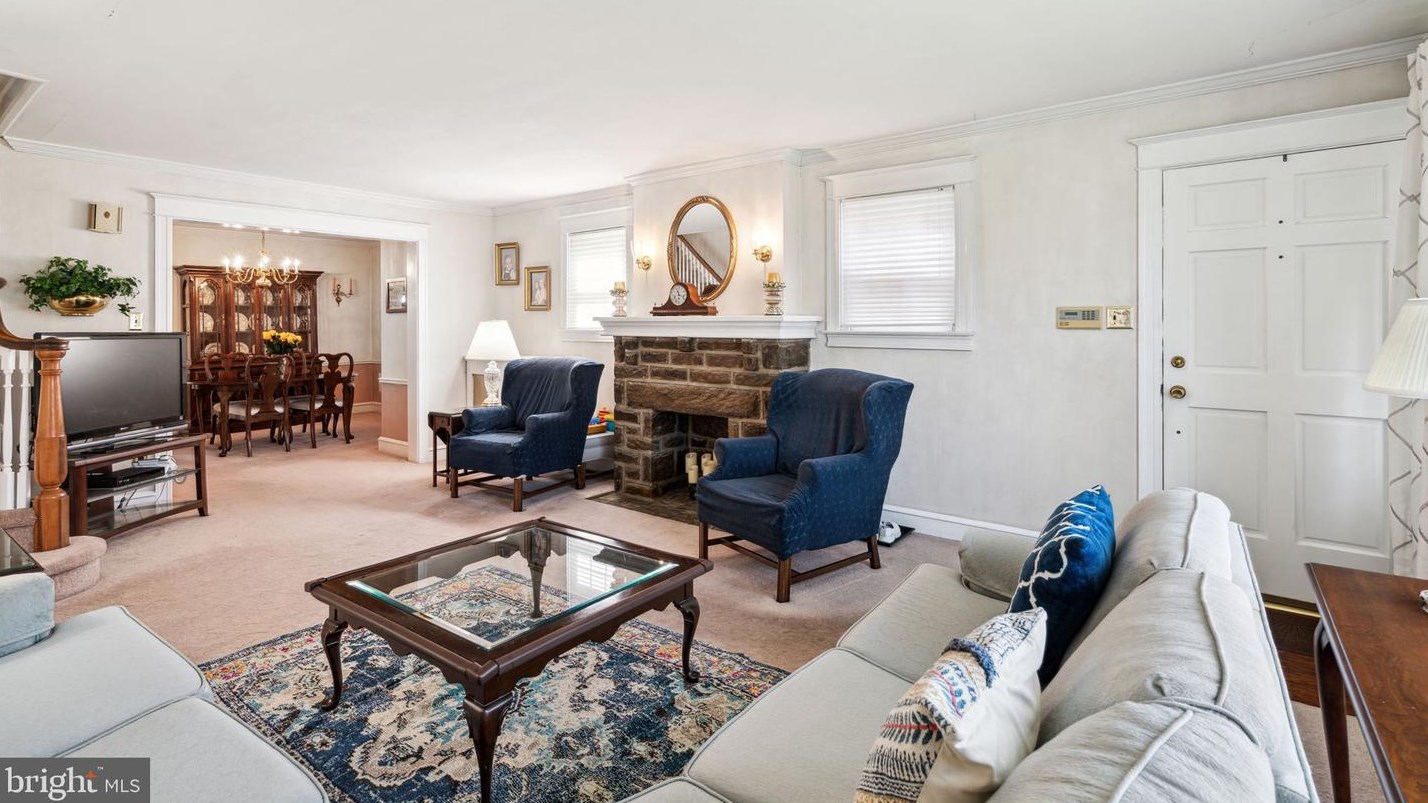 3239 Stanwood St, Philadelphia PA 19111-2306 exterior