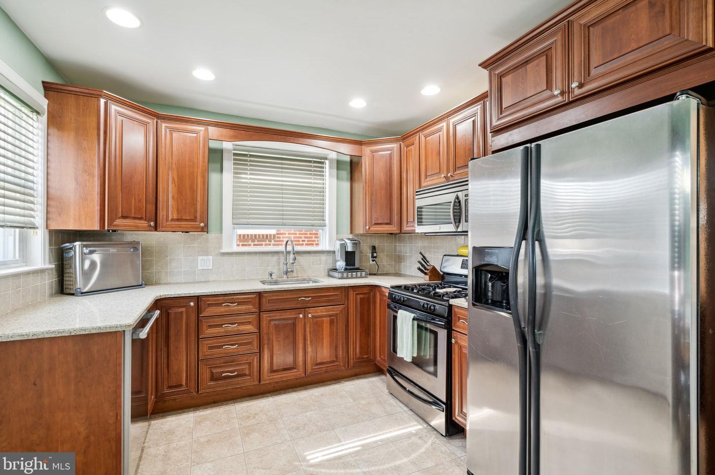 3239 Stanwood St, Philadelphia PA 19111-2306 exterior