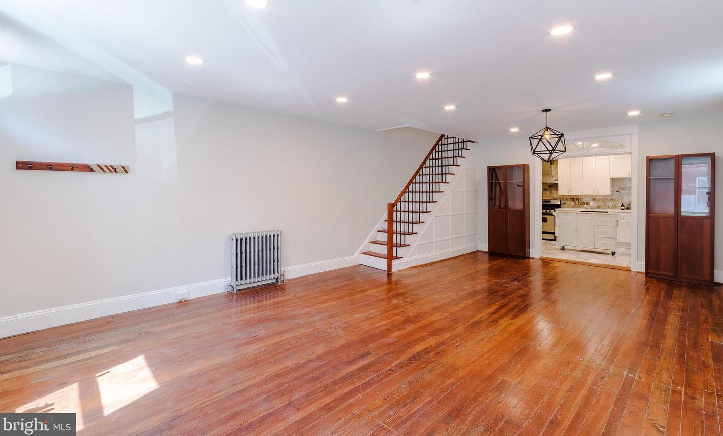 401 Watkins St, Philadelphia PA  19148-1804 exterior