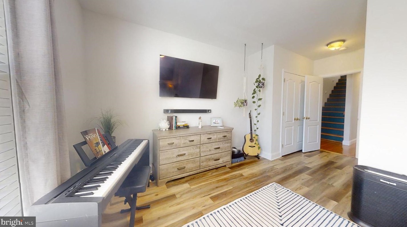 345 Delmar St, Philadelphia PA  19128-4505 exterior