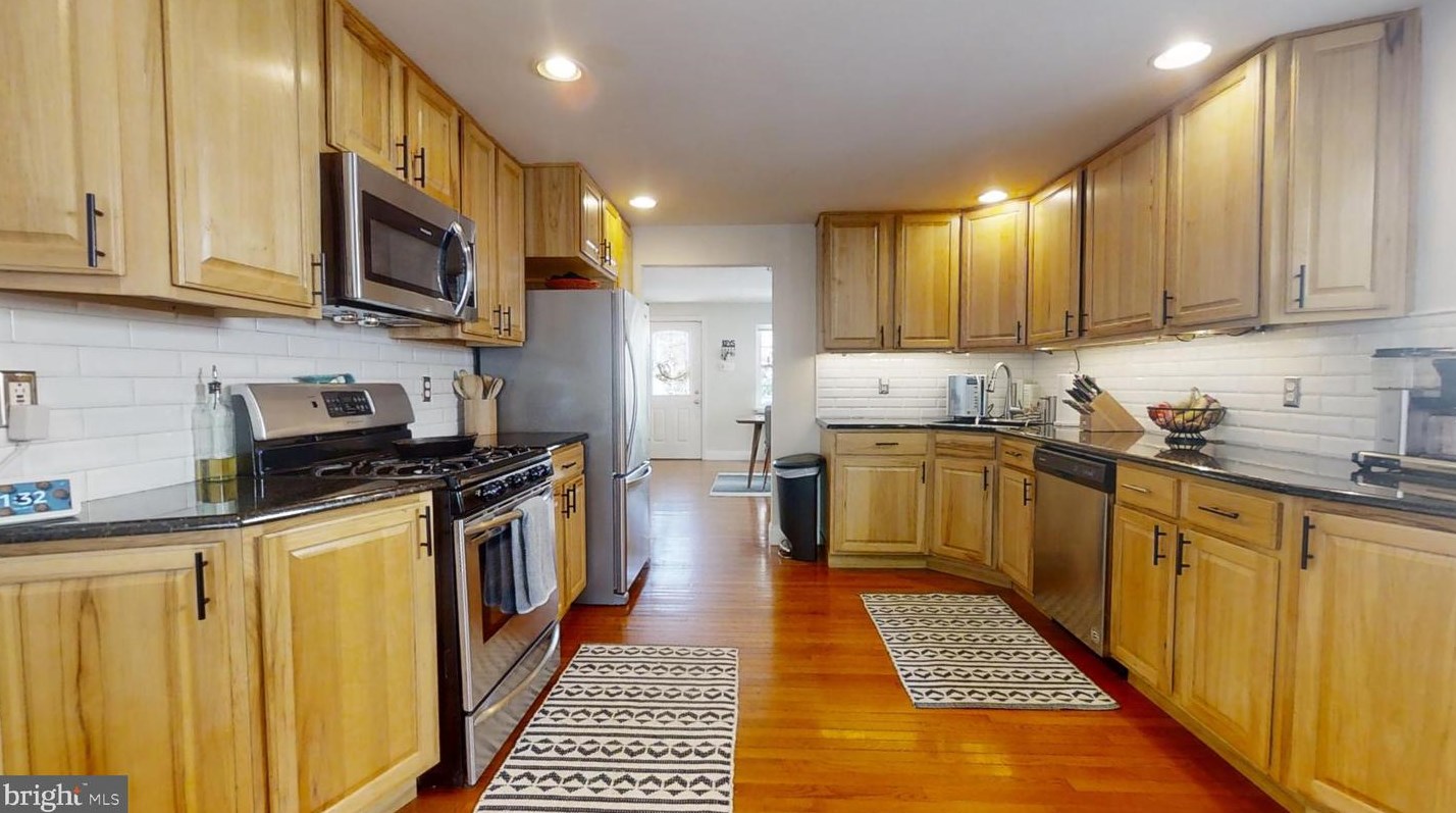 345 Delmar St, Philadelphia PA  19128-4505 exterior