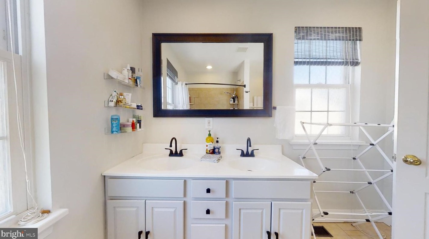 345 Delmar St, Philadelphia PA  19128-4505 exterior