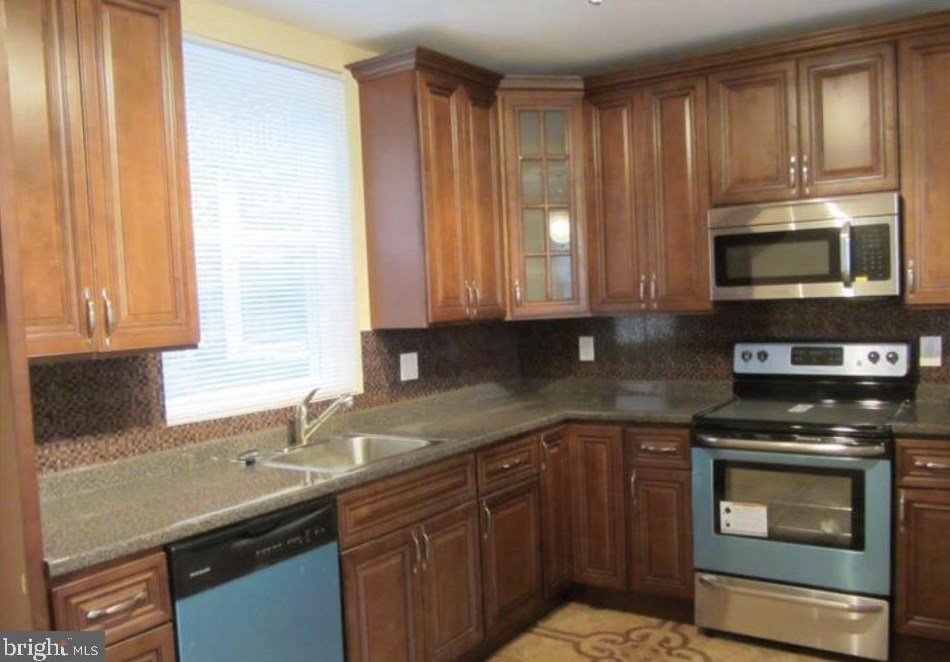 1883 Conlyn St, Philadelphia PA  19141-1205 exterior