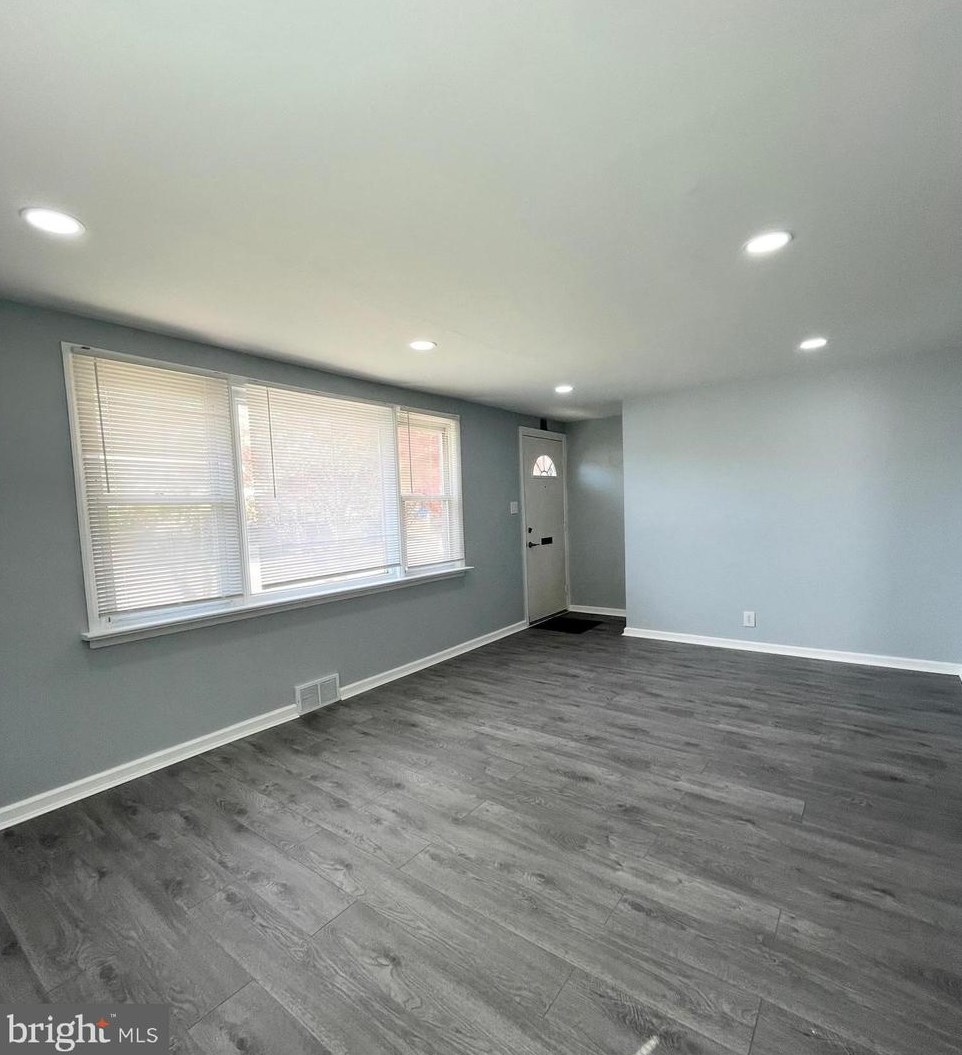 8117 Algon Ave, Philadelphia PA  19152-2203 exterior