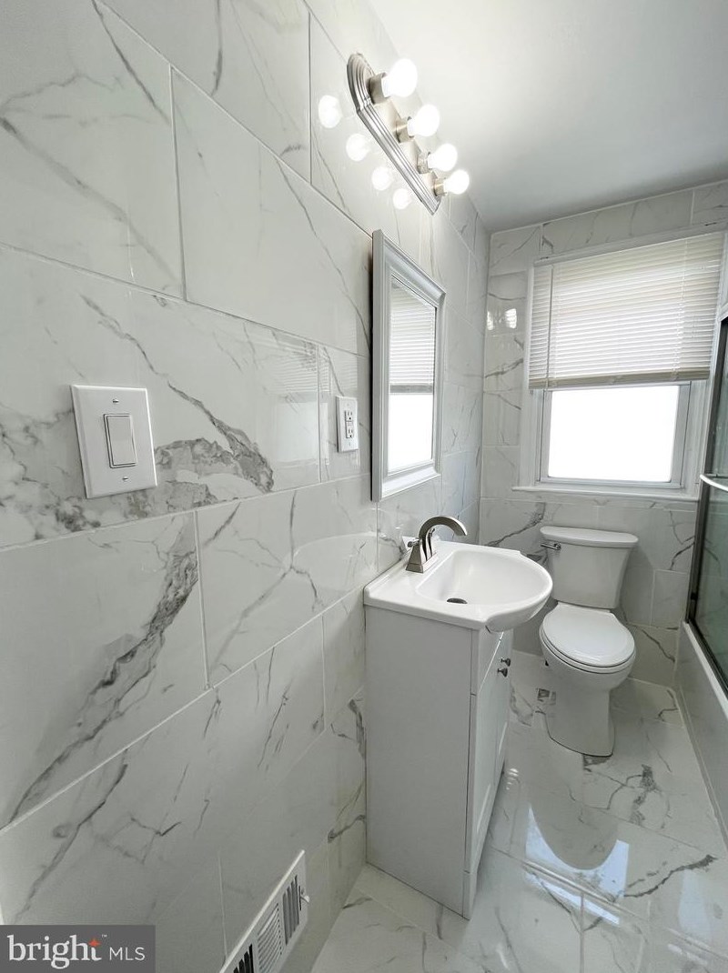 8117 Algon Ave, Philadelphia PA  19152-2203 exterior