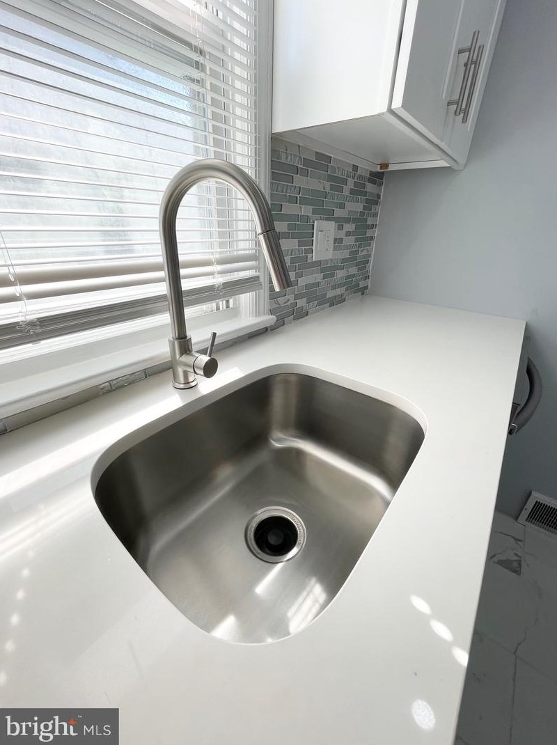 8117 Algon Ave, Philadelphia PA  19152-2203 exterior