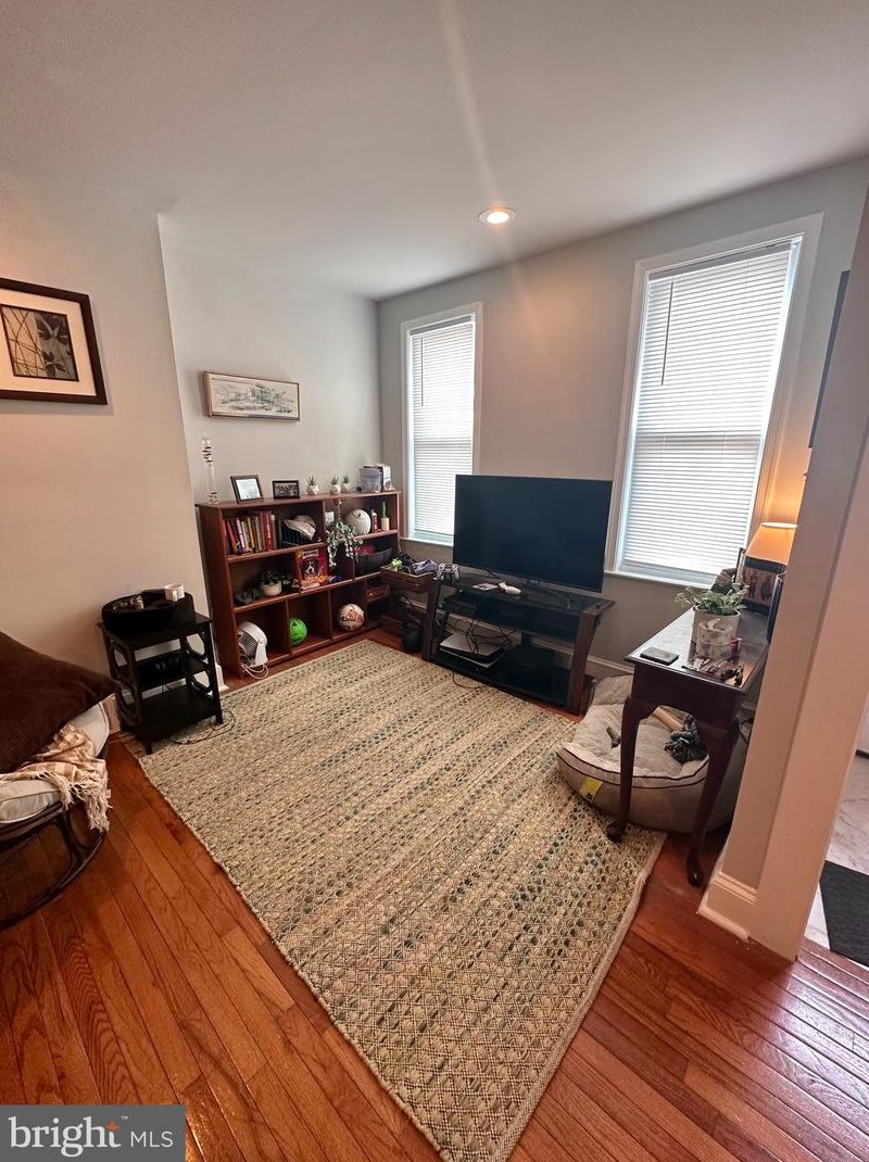 445 Tree St, Philadelphia PA  19148-5706 exterior