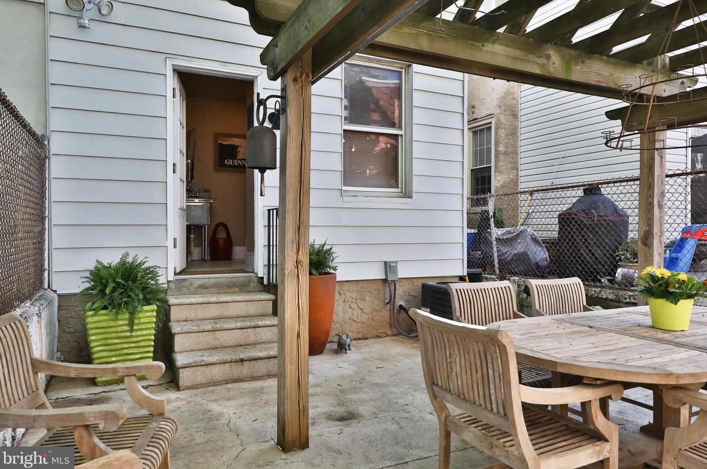 1514 Susquehanna Ave, Philadelphia PA 19132-0044 exterior