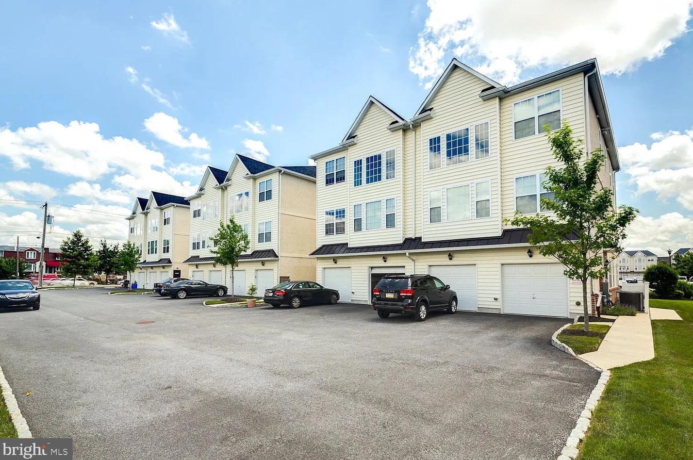 2021 Capri Dr, Philadelphia PA  19145-5765 exterior