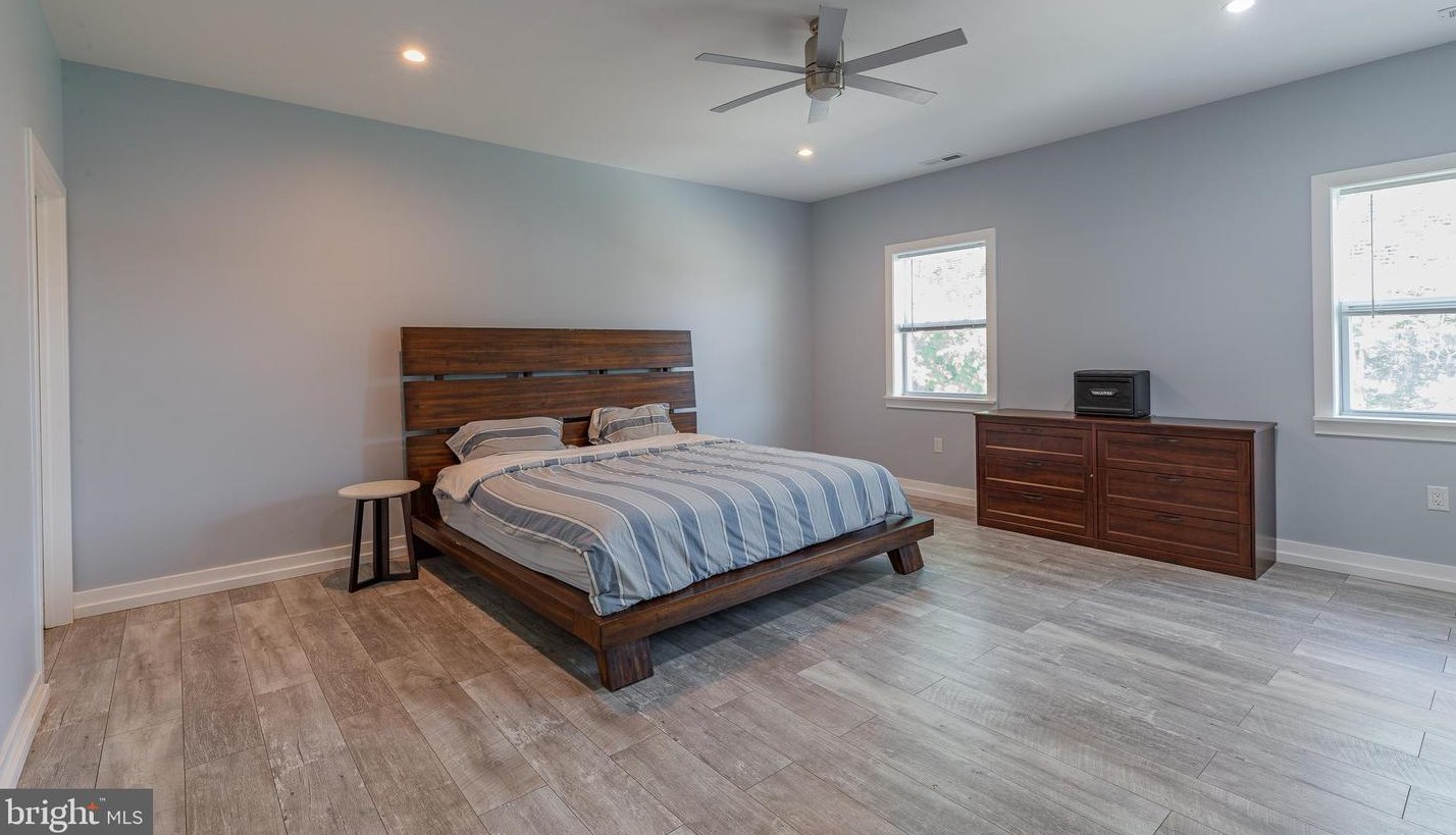 830 Cathedral Rd, Philadelphia PA  19128-2118 exterior