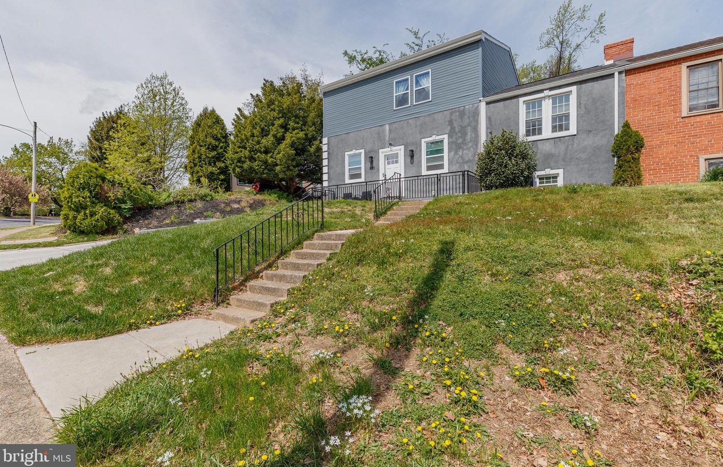 830 Cathedral Rd, Philadelphia PA  19128-2118 exterior