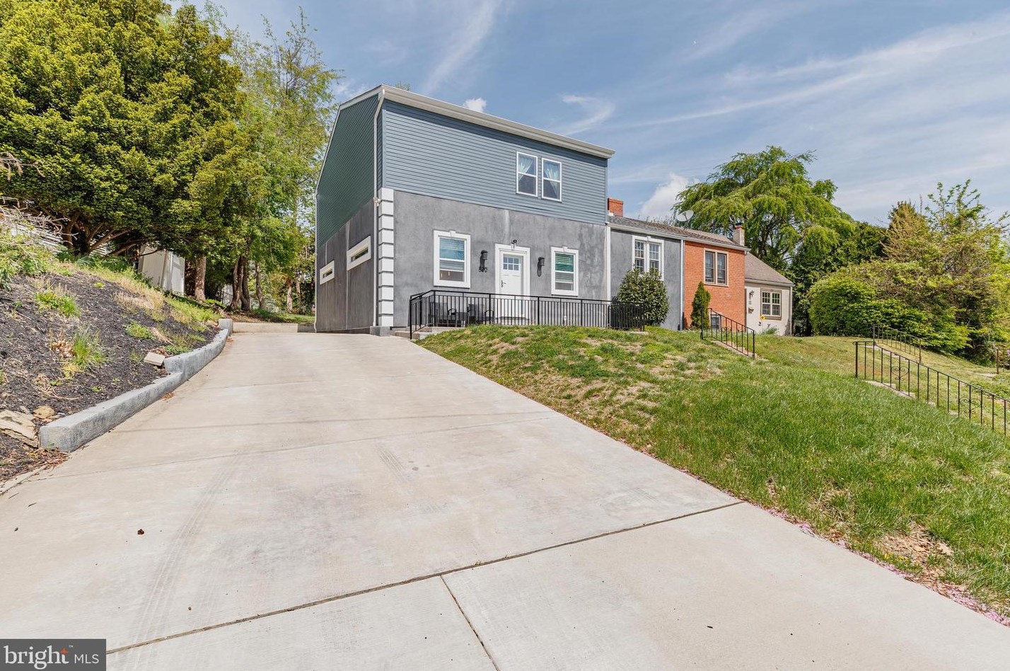 830 Cathedral Rd, Philadelphia PA  19128-2118 exterior