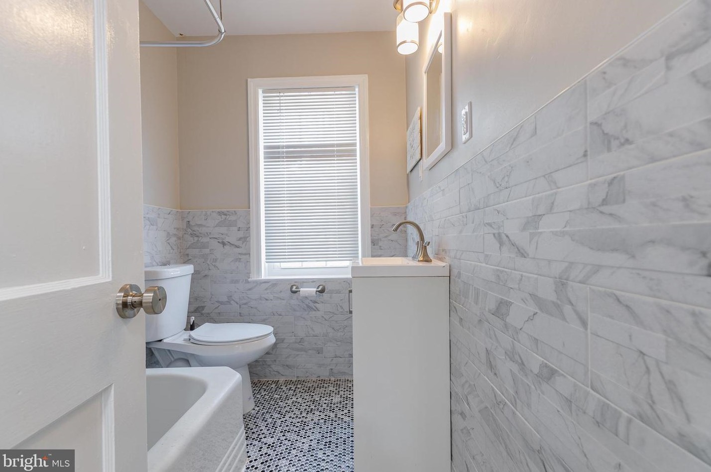 830 Cathedral Rd, Philadelphia PA  19128-2118 exterior