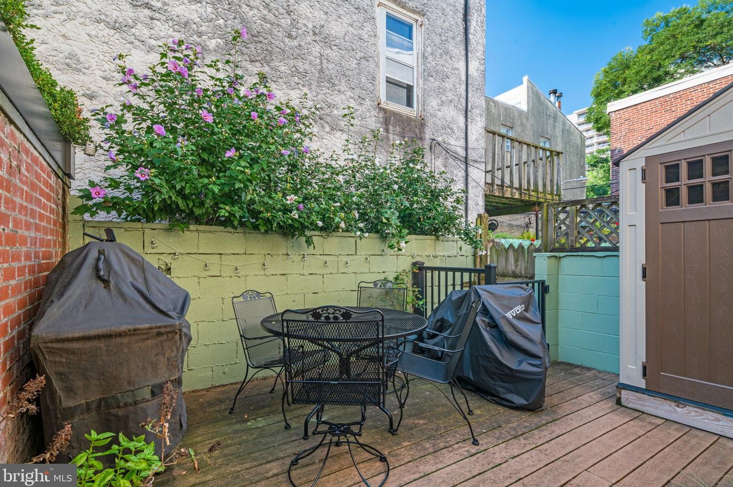 2304 Wallace St, Philadelphia PA  19130-3128 exterior