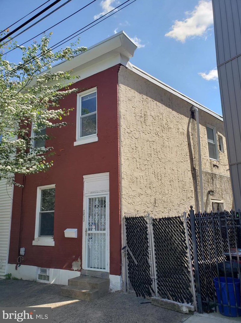 2023 Sepviva St, Philadelphia PA  19125-1930 exterior