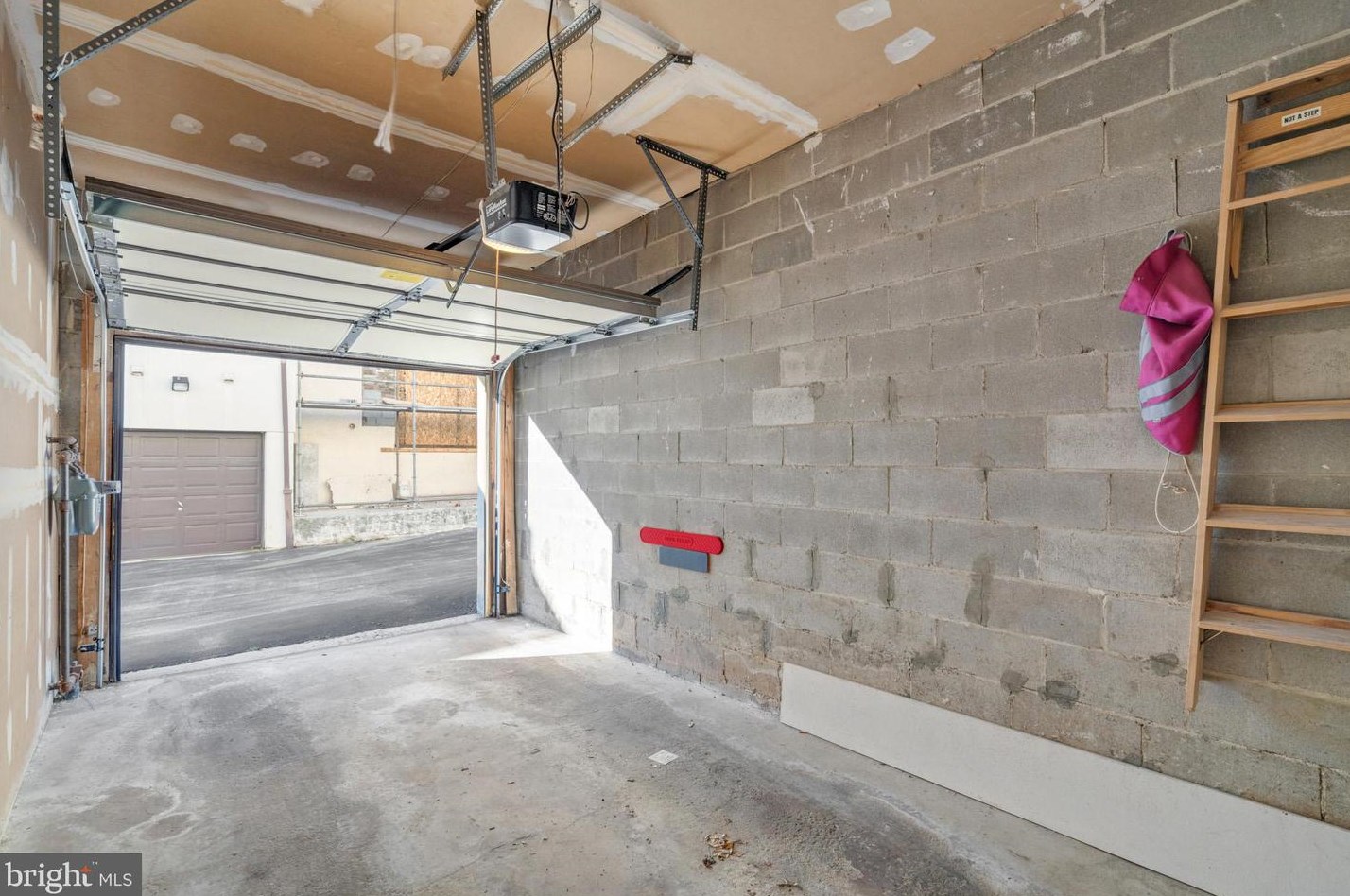 862 Pennock St, Philadelphia PA  19130-1234 exterior