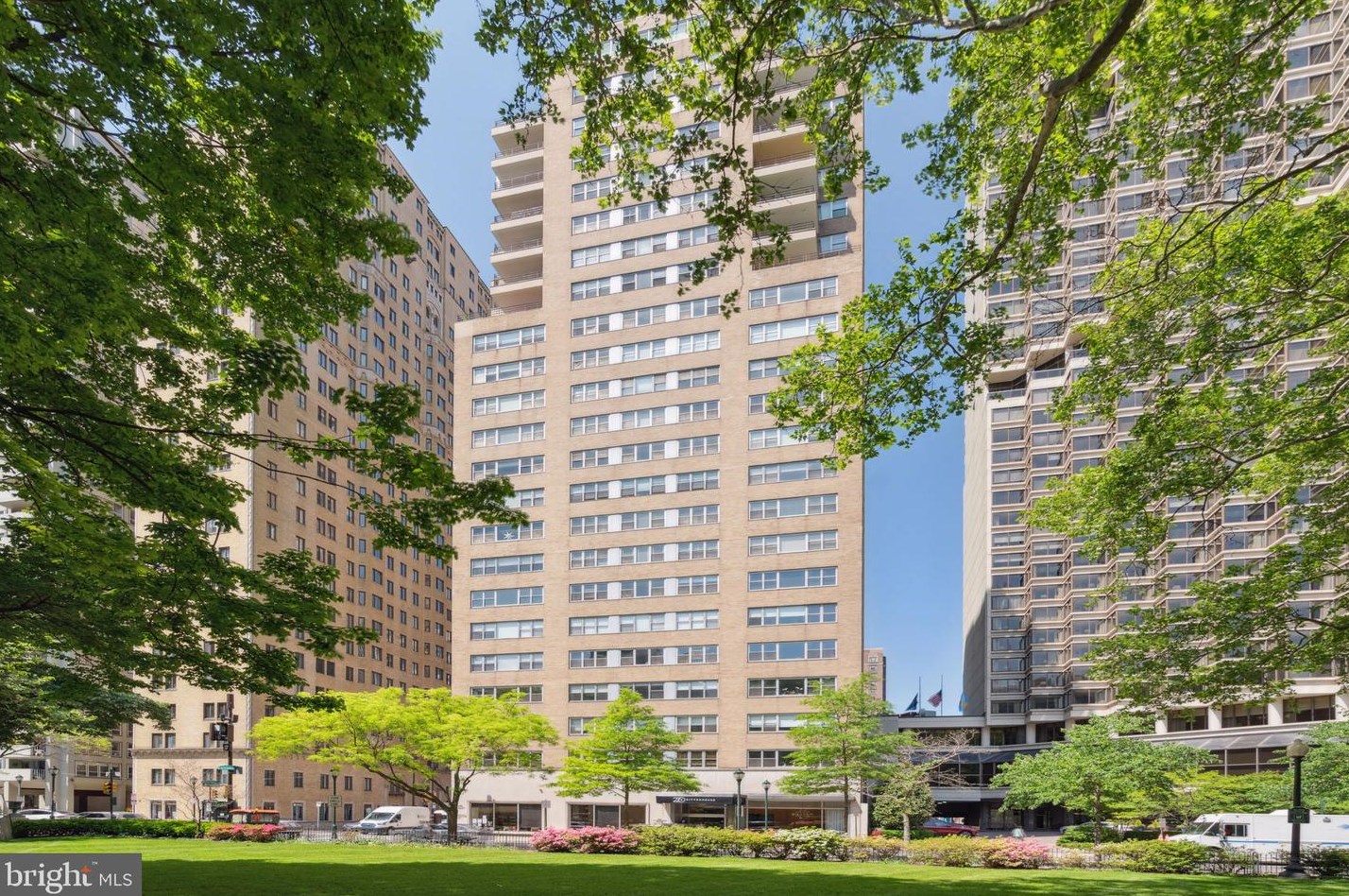 220 Rittenhouse Sq, Philadelphia PA 19103-5709 exterior