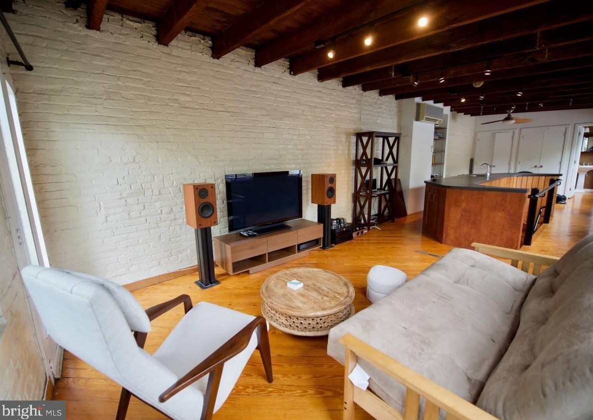 2223 Latimer St, Philadelphia PA  19103-5509 exterior