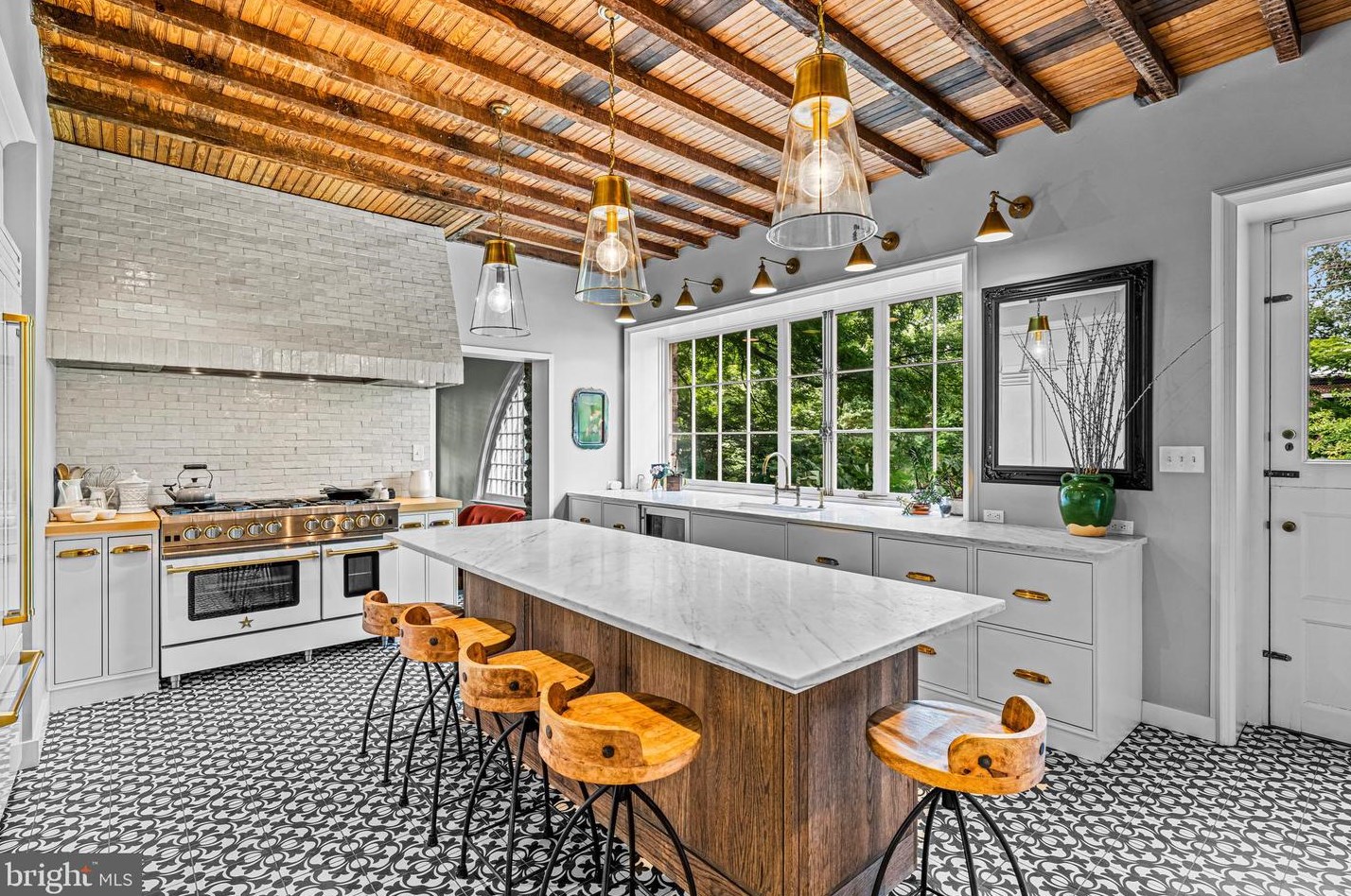 102 Chestnut Hill Ave, Philadelphia PA 19118-2715 exterior