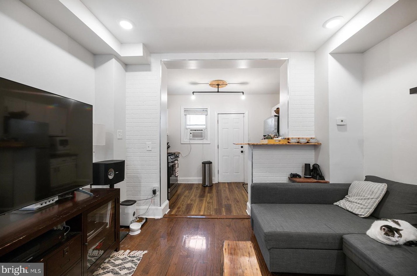 1945 Waterloo St, Philadelphia PA  19122-2424 exterior