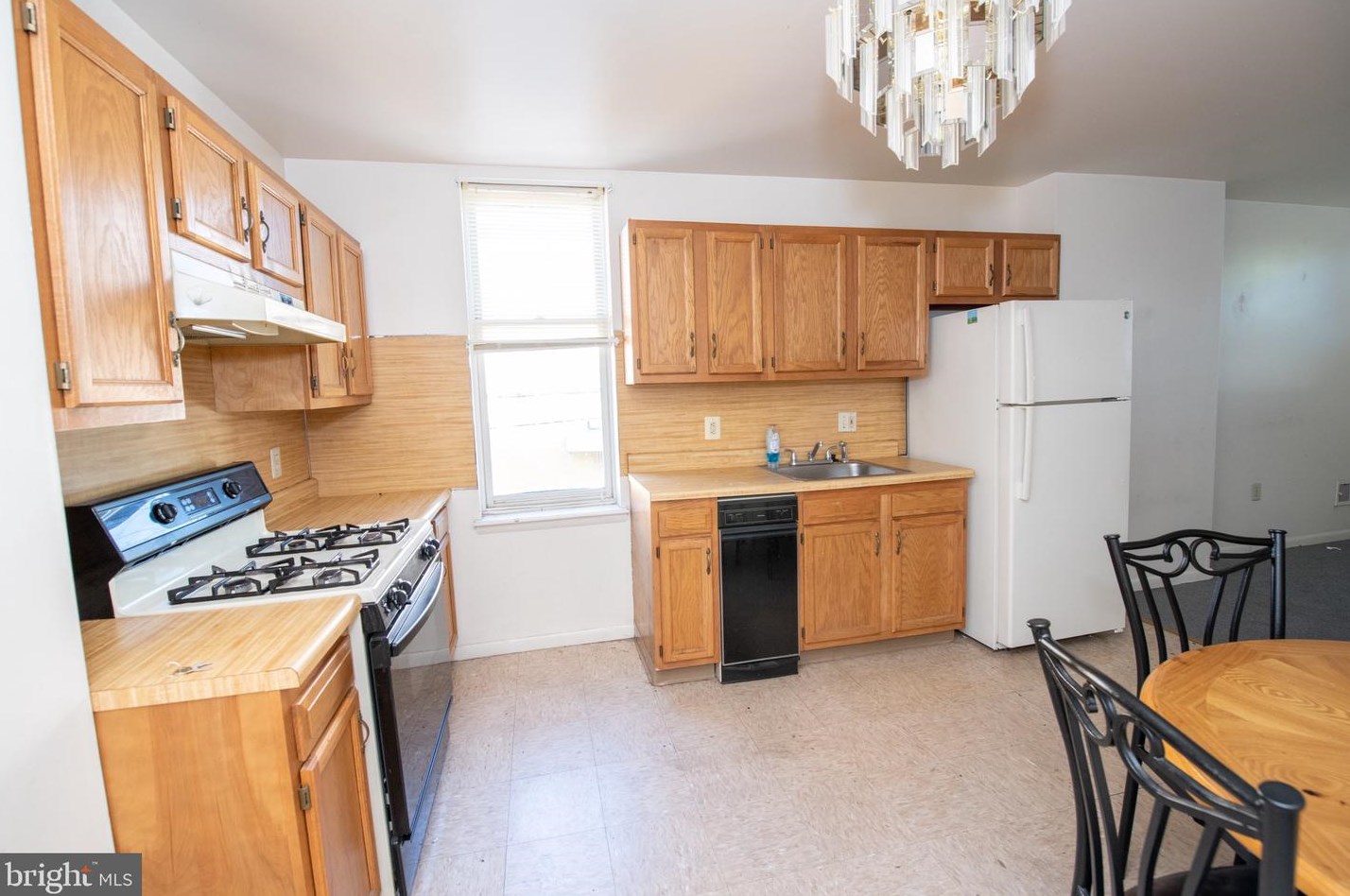 422 Huntingdon St, Philadelphia PA 19133-2619 exterior