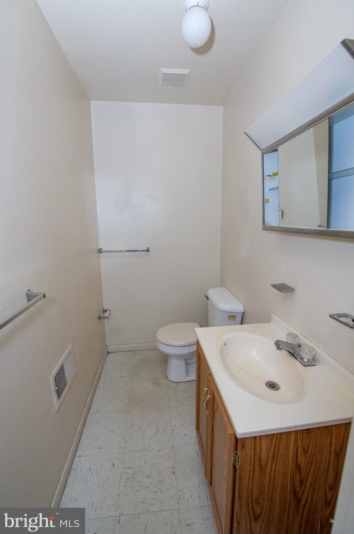 422 Huntingdon St, Philadelphia PA 19133-2619 exterior