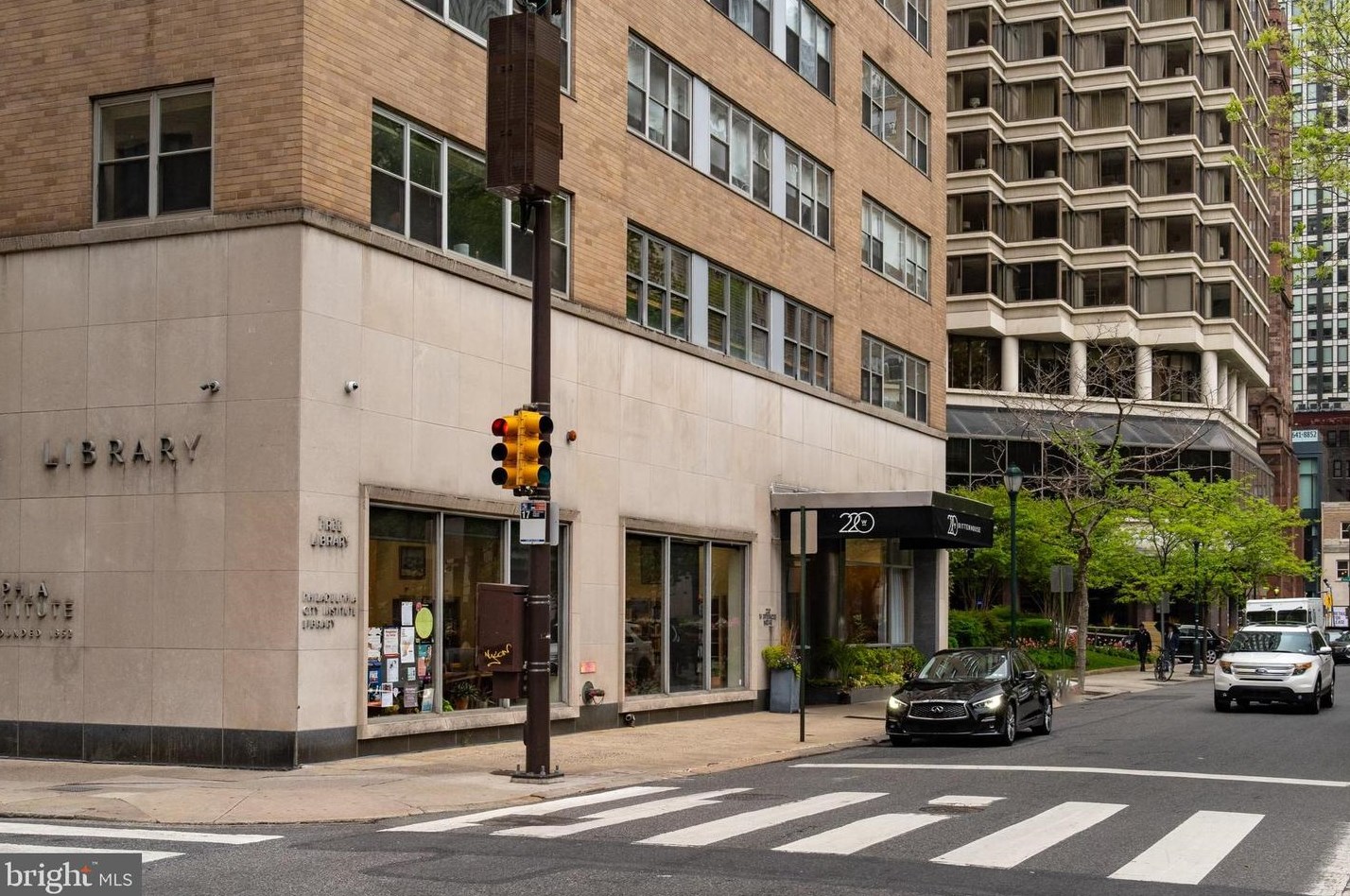 220 Rittenhouse Sq, Philadelphia PA 19103-5709 exterior