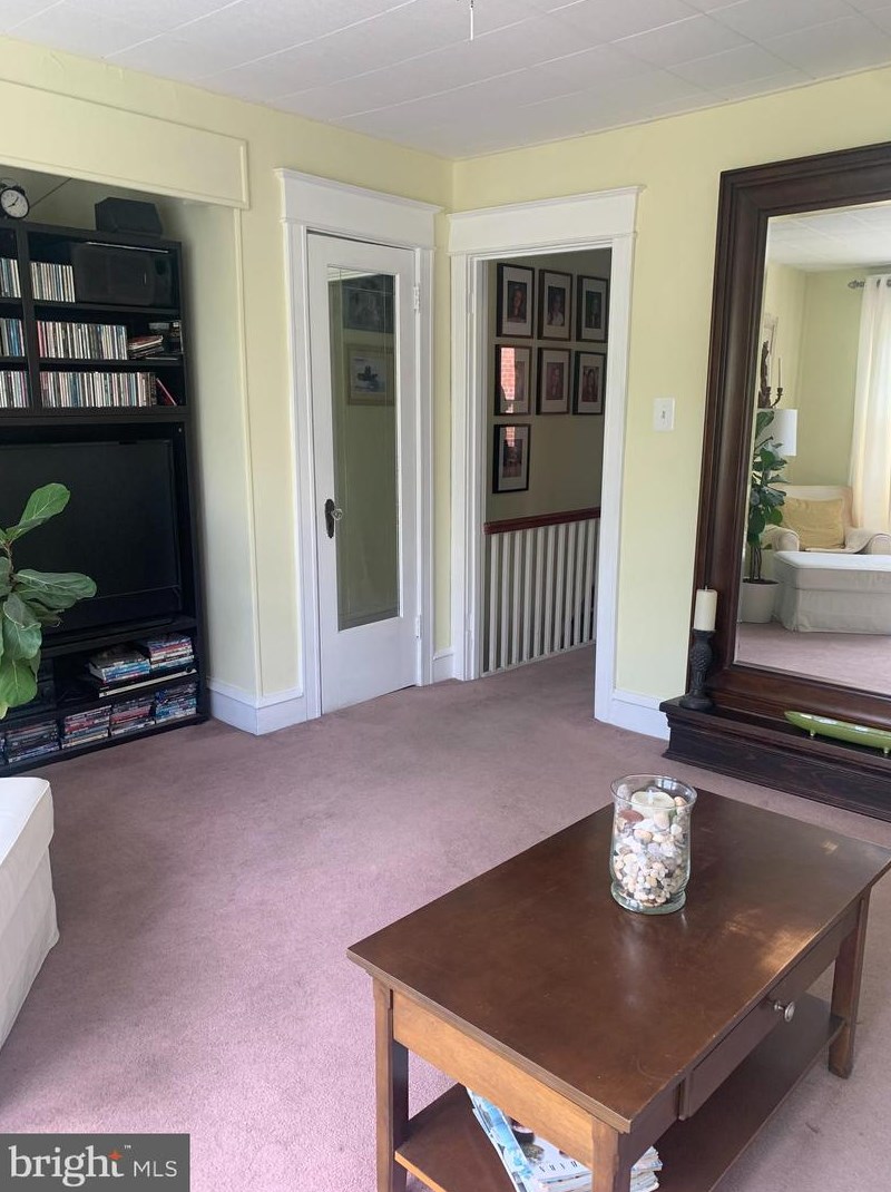 650 Wendover St, Philadelphia PA 19128-1719 exterior