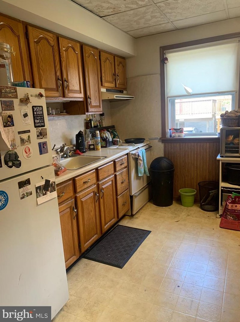 650 Wendover St, Philadelphia PA 19128-1719 exterior