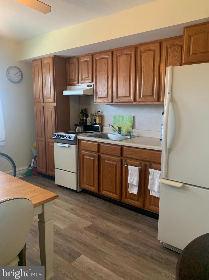 650 Wendover St, Philadelphia PA 19128-1719 exterior