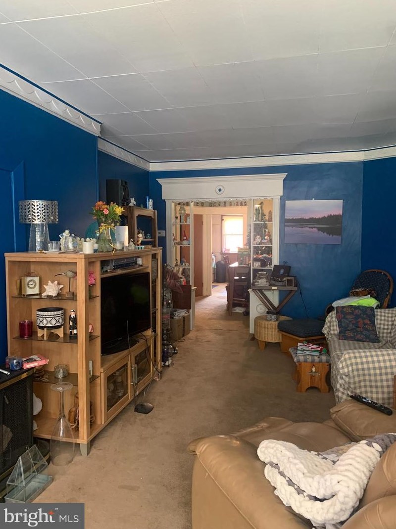 650 Wendover St, Philadelphia PA 19128-1719 exterior